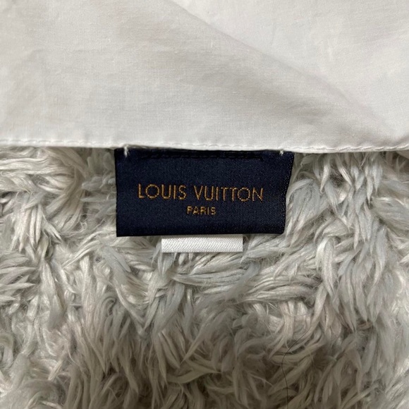 Authentic Louis Vuitton 3D LV Bandana Scarf - Picture 4 of 7
